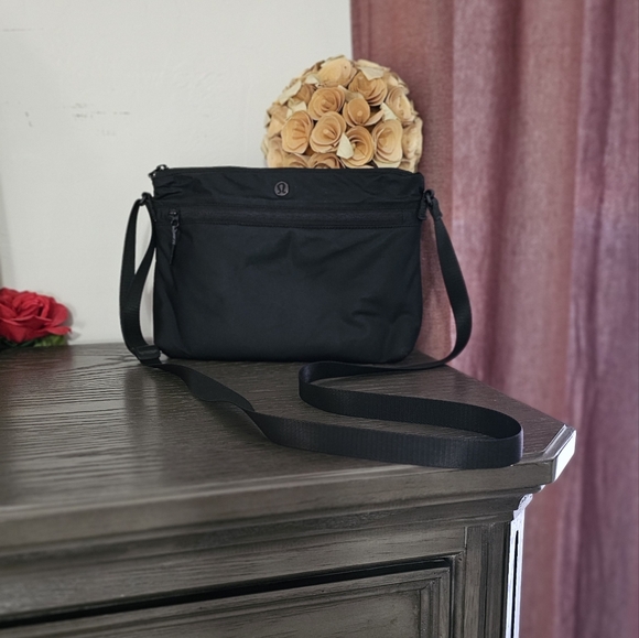 lululemon athletica Handbags - Lululemon New parent bag